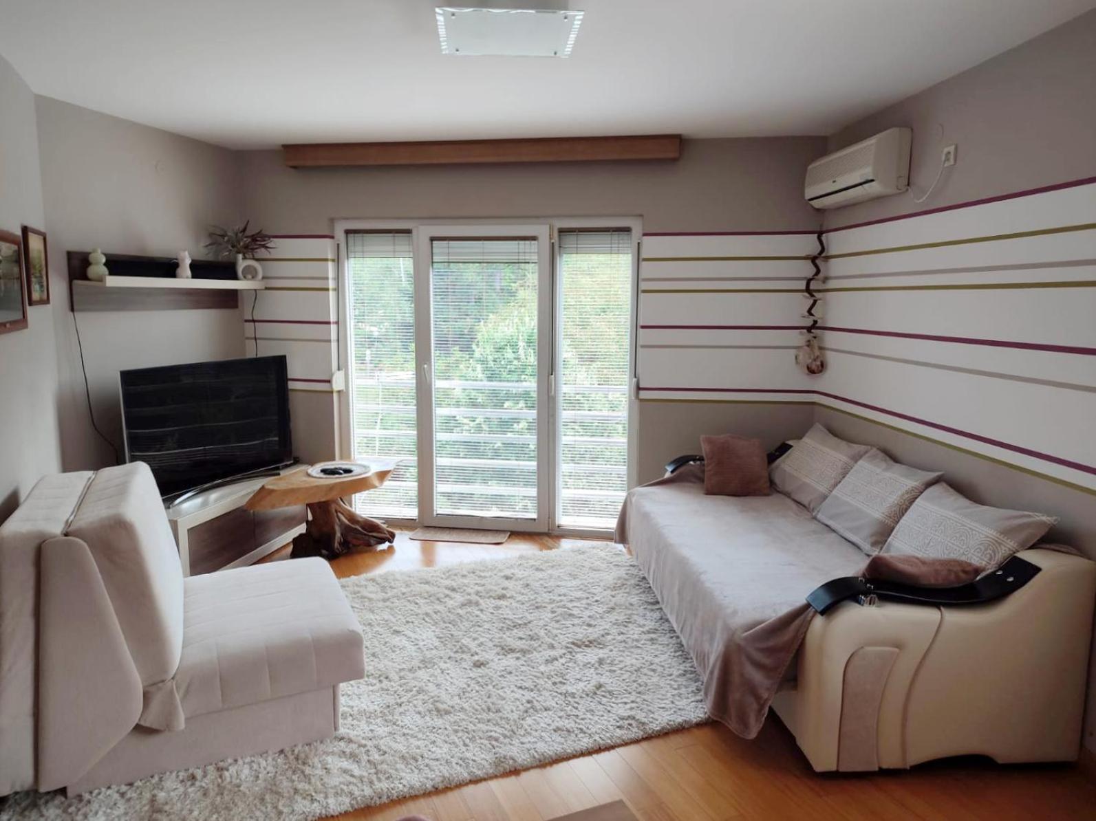 Apartman Lux Sneznik Vrnjacka Banja Bagian luar foto